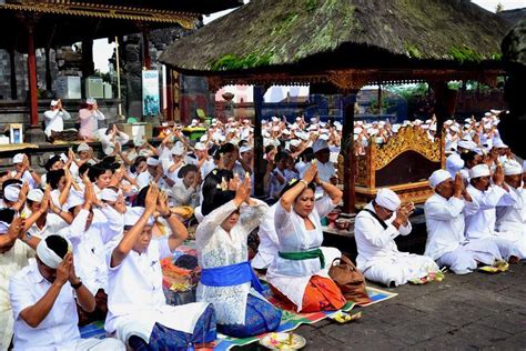 Umat Hindu Rayakan Hari Suci Galungan Inti Warta