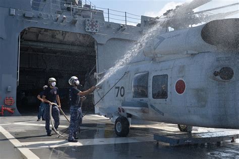 銀時提督 on Twitter RT JMSDF PAO おかえりなさい 朝発艦した航空機が帰ってきました 今日もお疲れ様でし