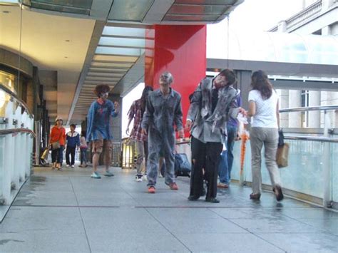 Fic International Zombie Walks Pics