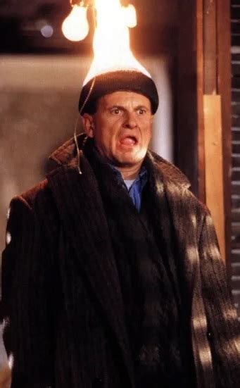 Play Radio Home Alone Joe Pesci Atskleid Apie Didel Incident Su