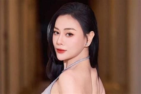 Hot mom tuổi Tỵ nóng bỏng nhất Vbiz khoe vóc dáng mình hạc xương mai