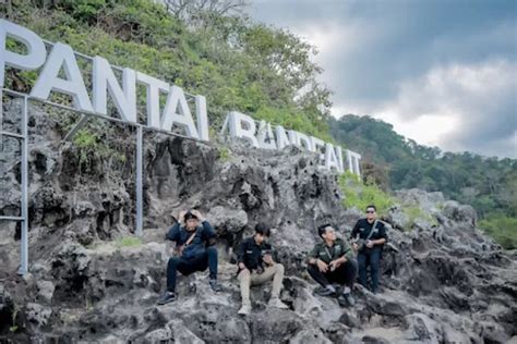 Keindahan Surga Tersembunyi Eksplorasi Pantai Hidden Gem Di Taman