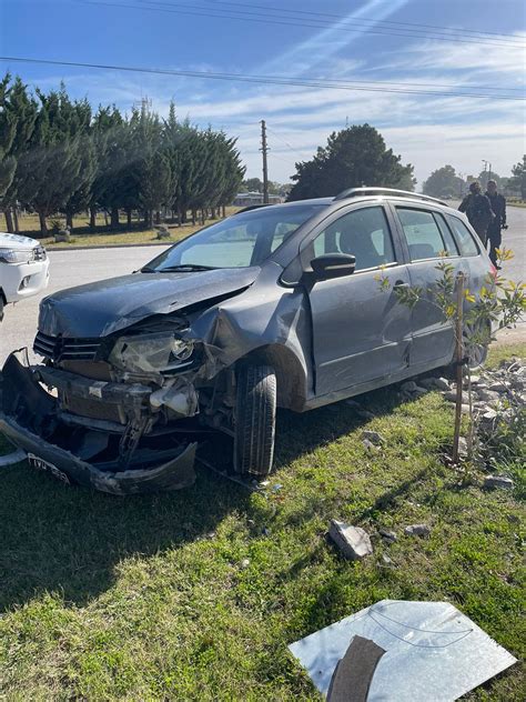 Claromecó se descompensó chocó una columna y un auto Lu24