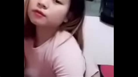 HOT Clip Sex Uplive em gái livestream quên tắt lộ hàng TUOI69