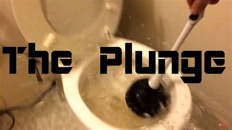 How To Plunge A Clogged Toilet [confiened Space Entry Style] Youtube