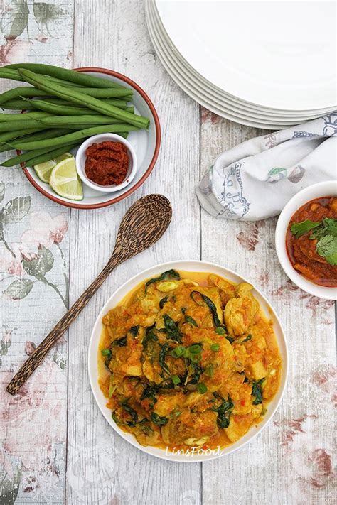 Indonesian Chicken Curry with Thai Basil (Ayam Woku Kemangi)