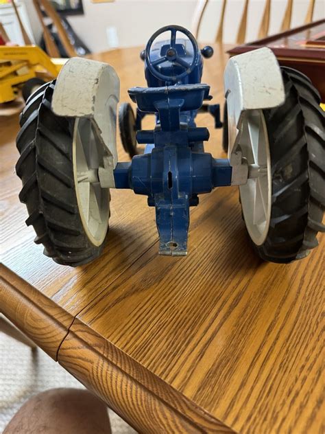 Ertl Ford 4000 Farm Tractor 116 Scale Ebay