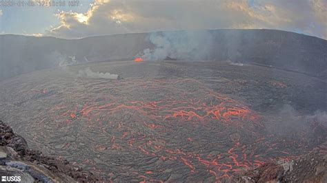 Eruption At Kilauea Summit Resumes