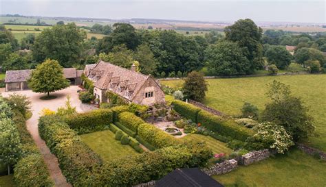 Cotswolds Large Luxury Self Catering Country House Near Cheltenham