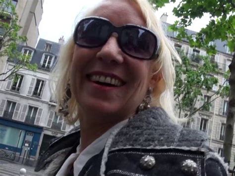 Femme blonde mature ultra sexy et très branchée sexe Libertines me
