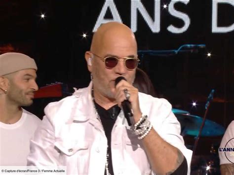 On Pense Toi Pascal Obispo Fond En Larmes En Rendant Hommage