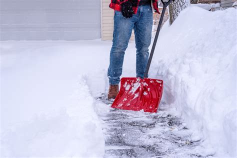 Shoveling Snow Can Lead To Heart Attacks Or Sudden Cardiac Arrest In