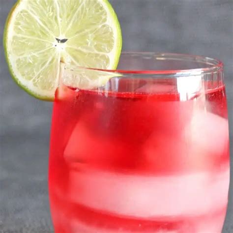 Vodka Cranberry (Cape Cod) drink recipe - Mix That Drink