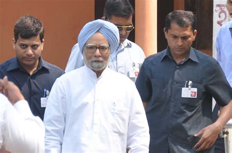demonetisation   adverse effect  gdp manmohan singh zee