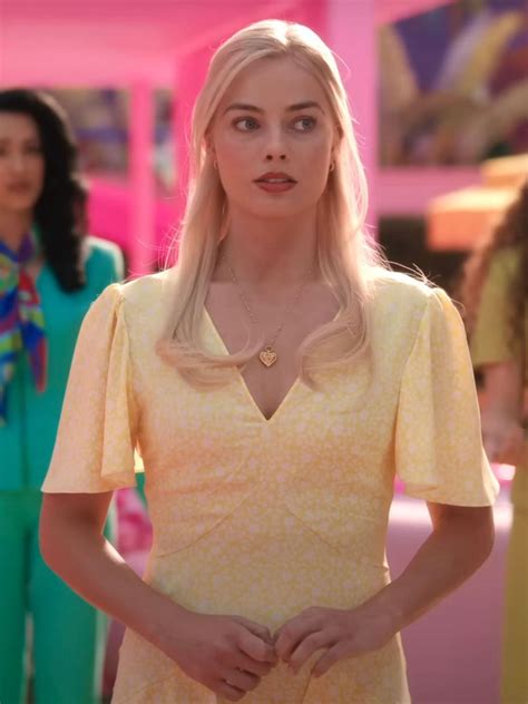 Margot Robbie S Yellow Dress In Barbie Has A Secret Deeper Meaning