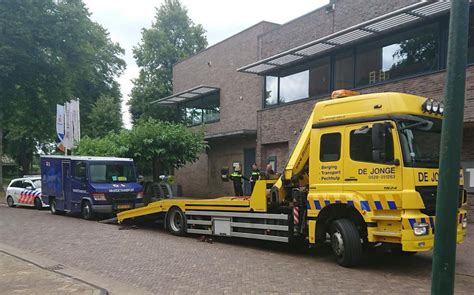 Geldwagen Strandt Met Pech In Gieten En Krijgt Politie Escorte