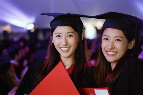 More facts and photos of Chinese twins who graduated Harvard in just 1 ...