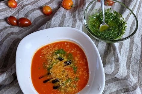 Tomaten Paprika Suppe Mit Basilikumpaste Nach Jamie Oliver Aus