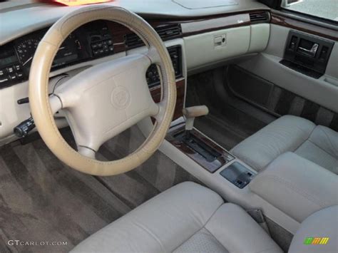 Cashmere Interior 1995 Cadillac Seville STS Photo #43461892 | GTCarLot.com