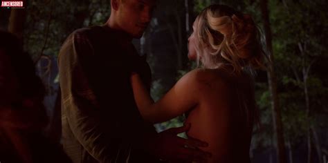 Naked Isla Cervelli In Blood Fest