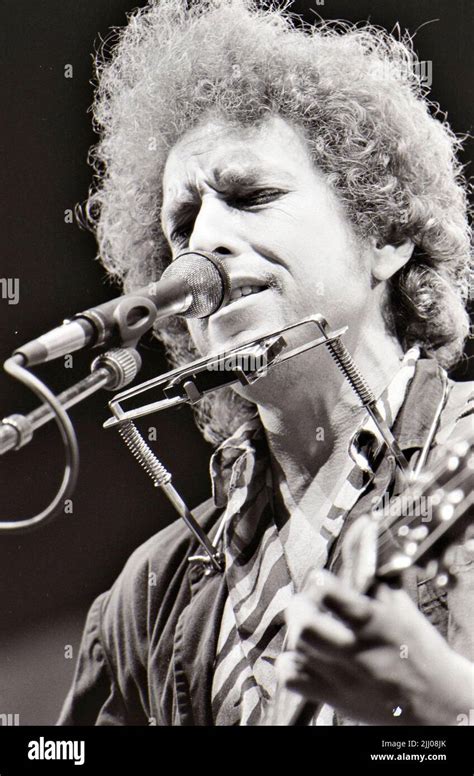 Bob Dylan American Singersongwriter In 1975 Stock Photo Alamy