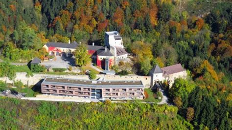 Burg Schatzkammer Herzlich Willkommen In Bad Kreuzen