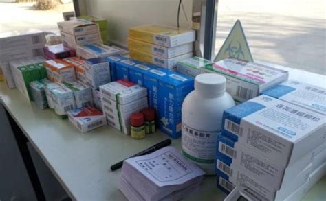 В Китае жители могут бесплатно получить жаропонижающие лекарства