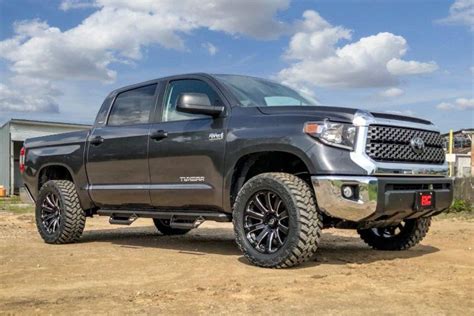 Tundra With Leveling Kit