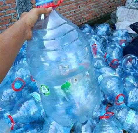 Galon Sekali Pakai Buat Sampah Makin Menggunung Mnctrijaya