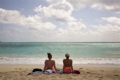 Hawaii Sunscreen Bill To Protect Coral Reefs Would Ban Oxybenzone