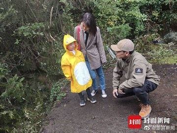 Fundacion Dinosaurios Cyl Un niño de cinco años identifica huellas de