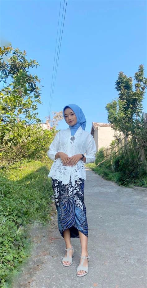 Pin By Raihana Nazla Mutiah On Simpan Cepat Kebaya Hijab Kebaya