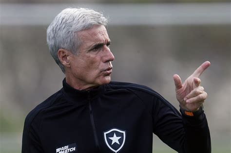 Atlético se aproxima do acerto o técnico português Luís Castro O