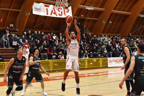 Basket Si Separano Le Strade Fra La Mediterranea Teramo E Matteo