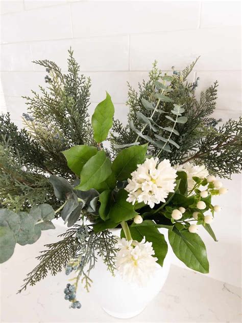 How To Create A Winter Floral Arrangement | Hope And Hedges