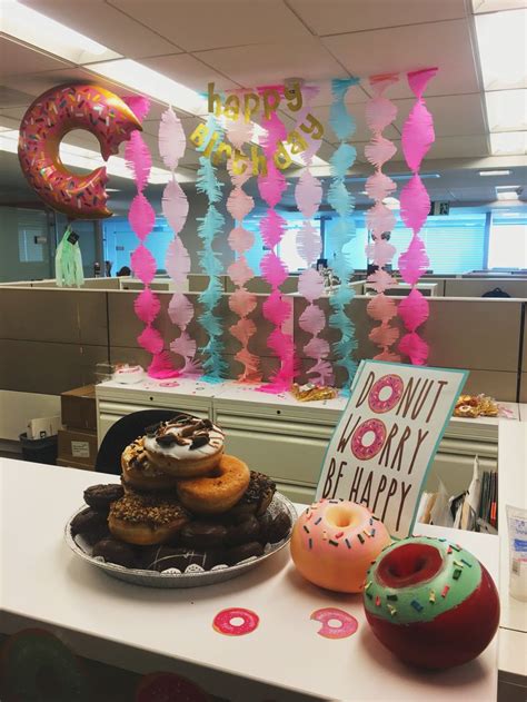 Donut party decoración Godinez para oficina Decoraciones de