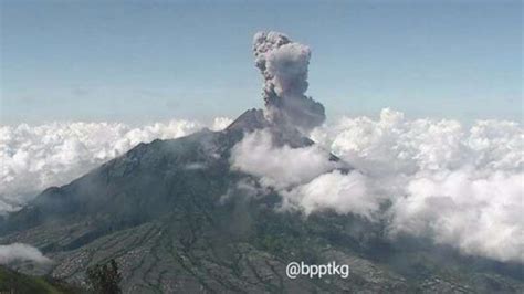 Foto Gunung Merapi Erupsi Dua Kali Status Waspada