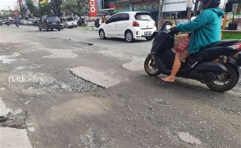 Ruas Jalan Ahmad Yani Belum Kunjung Diperbaiki Pasca Proyek Galian Ipal