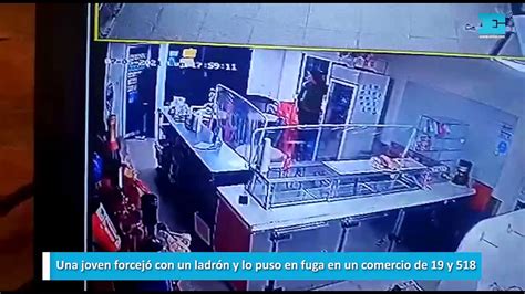 Una Joven Forcejó Con Un Ladrón Y Lo Puso En Fuga En Un Comercio De 19 Y 518 Vídeo Dailymotion