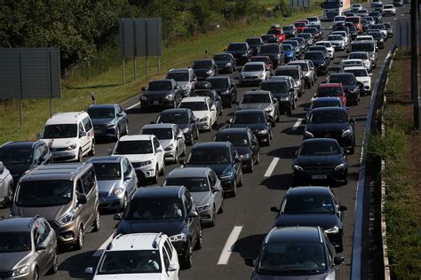 Udarni turistički vikend donio velike gužve u prometu Posvuda su duge