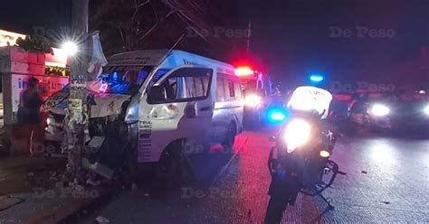 Carreritas Entre Taxi Y Combi Provoca Fuerte Accidente En Canc N