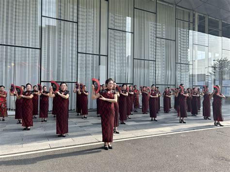 新湖街道圳美社区举办魅力旗袍秀