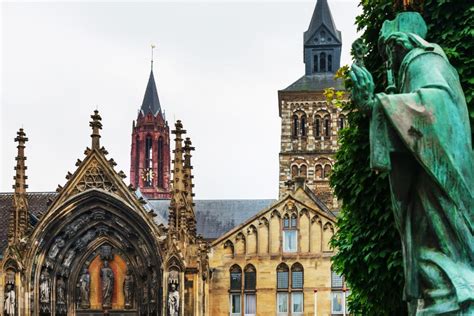 Aachen First Discovery Walk And Reading Walking Tour