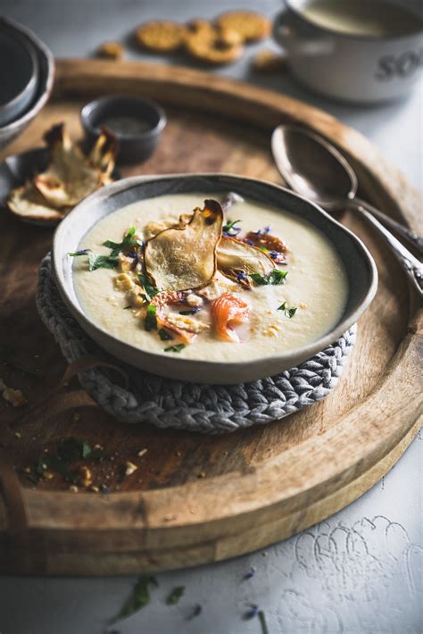 Cremige Sellerie Birnen Suppe Mit Lachs Und Cracker Crunch