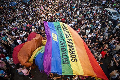 Artigo Parada do Orgulho LGBT celebração da diversidade Geral