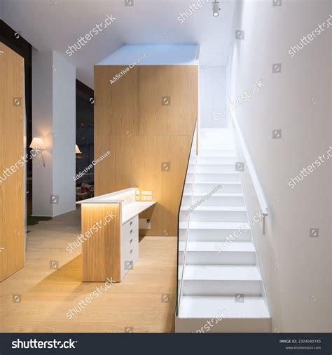 Modern Hotel Reception Desk Design