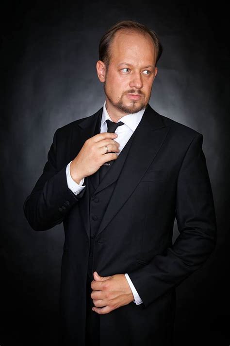 ДМИТРИЙ БОБРОВ
