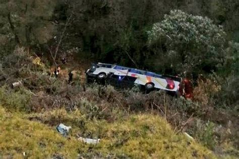 Autob S Choca Con Tr Iler En La M Xico Puebla Y Cae A Un Barranco