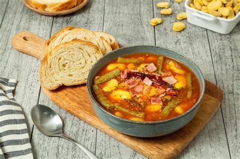 Receta fácil y rápida de caldo de habas Recetas Nestlé