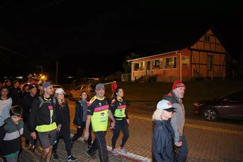 Caminhada Noturna Da Rota Do Enxaimel Re Ne Mil Pessoas E Bate